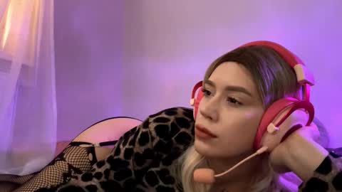 Emily online show from October 2025 06:19:01 AM