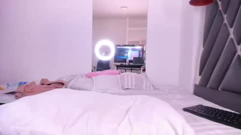 Snapshot of ririblonde chatting on September 2025 03:59:02 PM Ririblonde online show from September 2025 03:59:02 PM