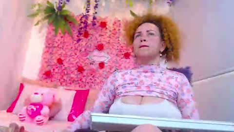 Snapshot of risitos_de_oro_ chatting on October 2025 05:59:01 PM Risitos De Oro online show from October 2025 05:59:01 PM