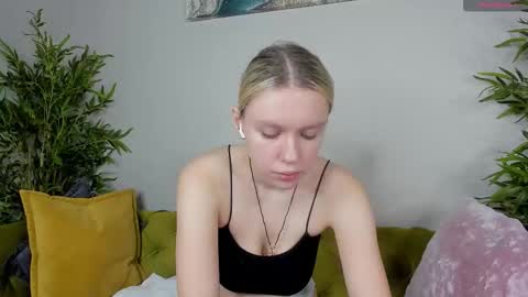 Snapshot of river_stoynee chatting on October 2025 01:25:02 AM river_stoynee online show from October 2025 01:25:02 AM