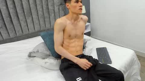 Roan Birkin online show from February 2025 01:40:02 AM