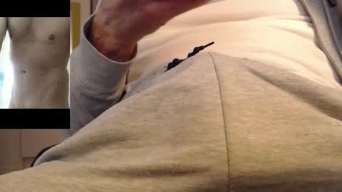 robby66_56 online show from October 2025 06:36:01 PM