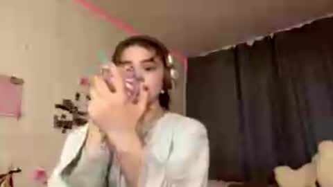Snapshot of robbynscovel chatting on June 2026 04:20:02 PM Luna online show from June 2026 04:20:02 PM