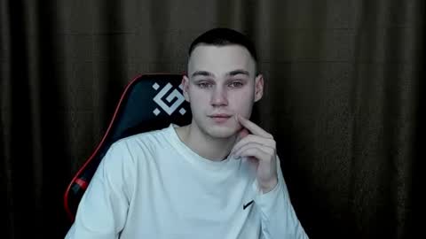 robert10211 online show from December 2024 06:16:02 PM