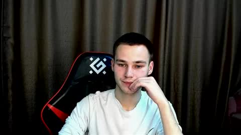 robert10211 online show from December 2025 02:31:02 AM