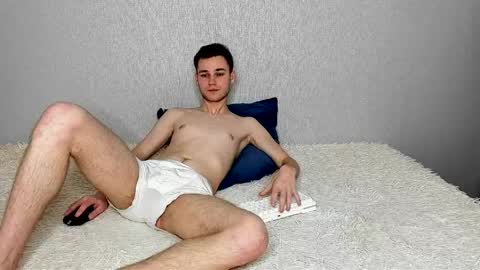 robert10211 online show from April 2026 01:41:01 PM