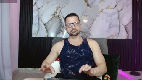 Snapshot of robert_poison1 chatting on November 2025 06:43:01 PM Robert online show from November 2025 06:43:01 PM