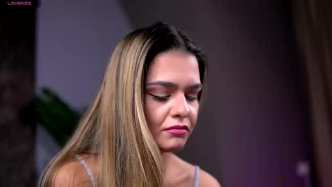 Roberta online show from October 2025 09:10:01 AM