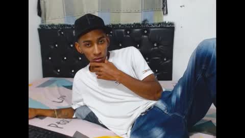 roberthycami2123 online show from December 2025 04:11:02 AM