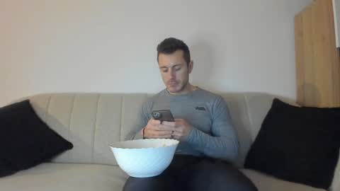 roberto4ever online show from December 2024 03:45:02 PM