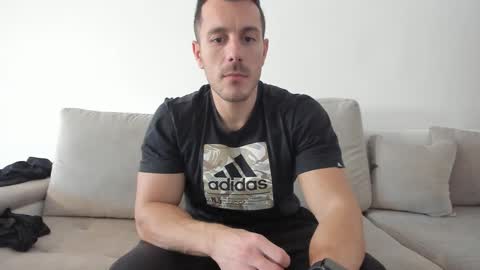 roberto4ever online show from February 2025 12:45:02 PM