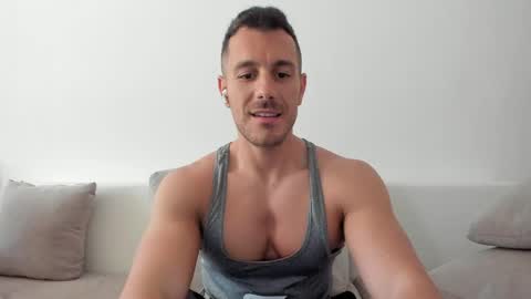 roberto4ever online show from May 2026 10:32:01 AM