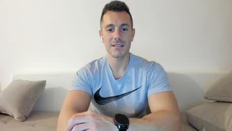 roberto4ever online show from May 2026 12:45:02 PM