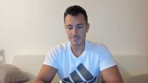 Snapshot of roberto4ever chatting on July 2026 06:10:02 PM roberto4ever online show from July 2026 06:10:02 PM