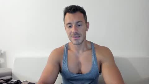 Snapshot of roberto4ever chatting on July 2026 04:39:01 AM roberto4ever online show from July 2026 04:39:01 AM