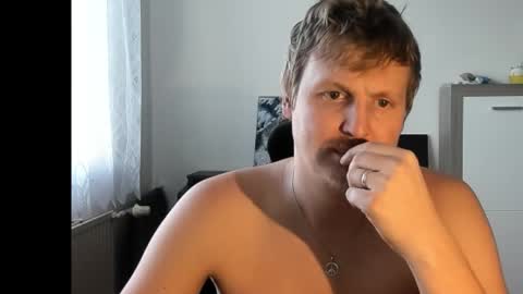 Snapshot of robirt5 chatting on October 2025 01:01:02 PM Bob online show from October 2025 01:01:02 PM