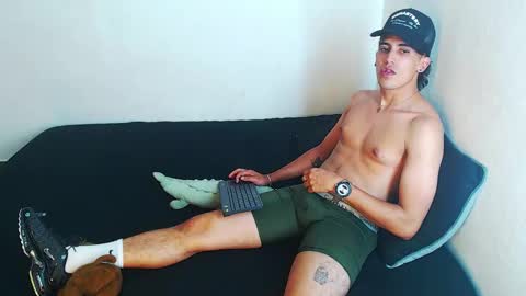 Snapshot of robisson_zack chatting on November 2025 01:38:01 AM Robisson Zack online show from November 2025 01:38:01 AM