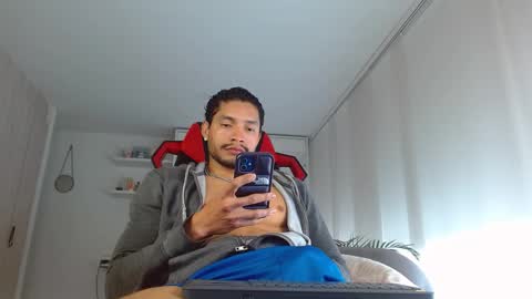 Snapshot of roby_millerr chatting on February 2025 02:11:02 PM roby_millerr online show from February 2025 02:11:02 PM
