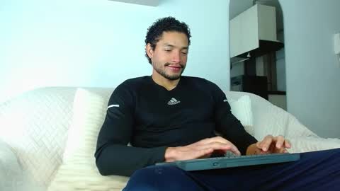 Snapshot of roby_millerr chatting on October 2025 02:16:02 PM roby_millerr online show from October 2025 02:16:02 PM