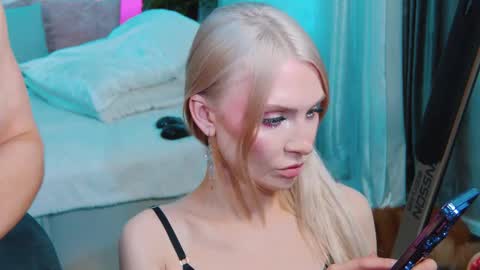 Lina and Den online show from October 2025 09:30:01 AM