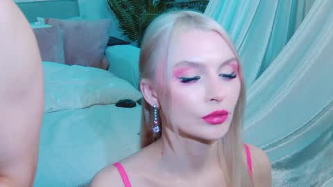 Lina and Den online show from April 2026 06:11:02 AM