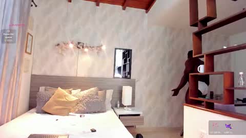 Snapshot of rogger_physique chatting on December 2025 04:42:02 AM Rogger online show from December 2025 04:42:02 AM