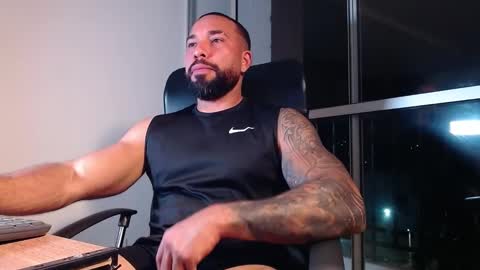 Snapshot of roman_muscle_ chatting on January 2025 03:12:01 AM Roman online show from January 2025 03:12:01 AM