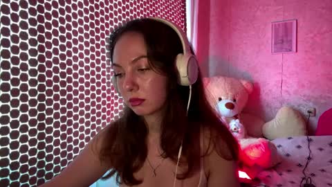 Snapshot of roniquashnock chatting on April 2026 09:15:01 AM Elvi online show from April 2026 09:15:01 AM