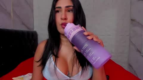 ROSALIA insta rosalia 10hoot online show from April 2026 07:48:01 PM