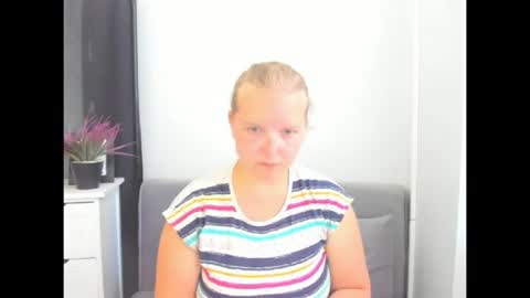 Snapshot of rosehypnotic chatting on June 2026 05:17:02 PM Rose online show from June 2026 05:17:02 PM