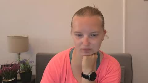 Snapshot of rosehypnotic chatting on June 2026 07:40:01 AM Rose online show from June 2026 07:40:01 AM