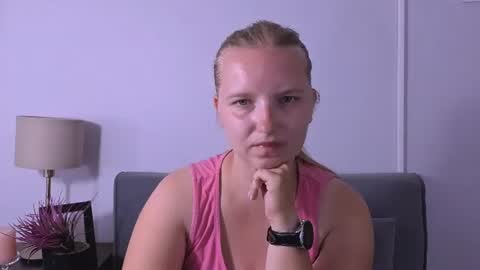 Snapshot of rosehypnotic chatting on June 2026 07:36:01 AM Rose online show from June 2026 07:36:01 AM