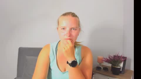 Snapshot of rosehypnotic chatting on July 2026 05:44:01 PM Rose online show from July 2026 05:44:01 PM
