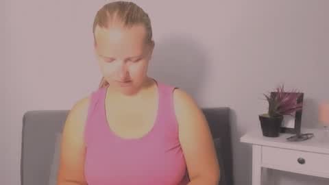 Snapshot of rosehypnotic chatting on July 2026 06:42:02 AM Rose online show from July 2026 06:42:02 AM