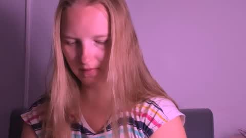 Snapshot of rosehypnotic chatting on July 2026 06:44:01 AM Rose online show from July 2026 06:44:01 AM
