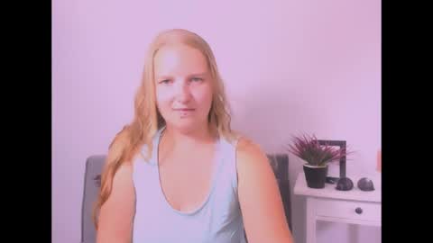 Snapshot of rosehypnotic chatting on August 2026 05:06:01 PM Rose online show from August 2026 05:06:01 PM