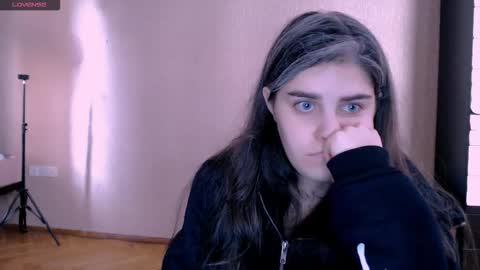 Snapshot of roselina_ chatting on October 2025 06:52:01 AM Rose online show from October 2025 06:52:01 AM