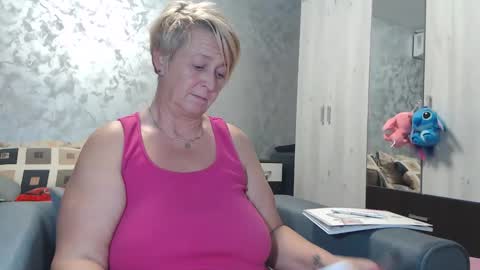 Lovepinklilly online show from October 2025 04:51:01 PM