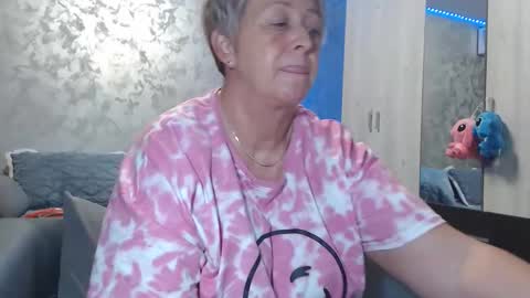 Lovepinklilly online show from November 2025 05:49:01 PM