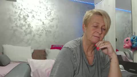 Lovepinklilly online show from April 2026 04:24:01 PM