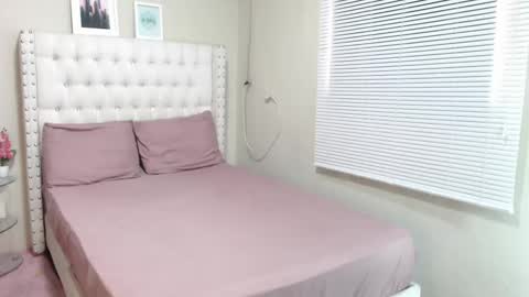 rosiehw online show from March 2025 06:01:02 PM