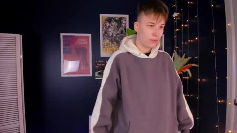 Mia online show from November 2025 11:10:02 AM