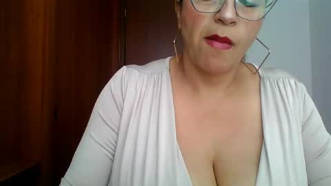Rossana  online show from April 2026 12:41:01 PM