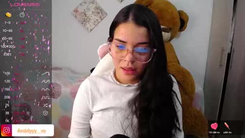Snapshot of rossebunny25 chatting on September 2025 12:01:02 AM Rosse online show from September 2025 12:01:02 AM