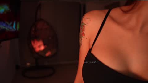 Snapshot of rosseyquiin chatting on February 2025 01:35:01 AM Rossey online show from February 2025 01:35:01 AM