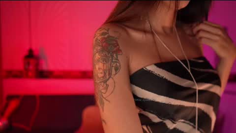 Snapshot of rosseyquiin chatting on March 2025 01:10:02 AM Rossey online show from March 2025 01:10:02 AM