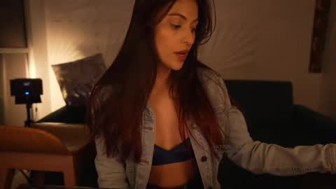 Snapshot of rosseyquiin chatting on December 2025 01:33:02 AM Rossey online show from December 2025 01:33:02 AM