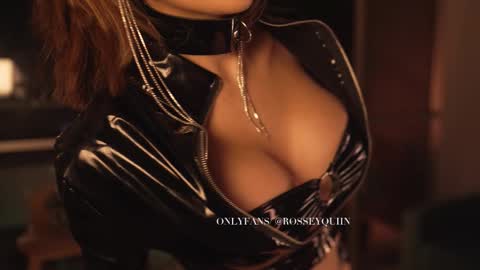 Snapshot of rosseyquiin chatting on January 2026 01:54:01 AM Rossey online show from January 2026 01:54:01 AM