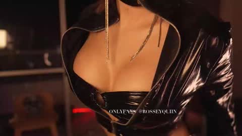 Snapshot of rosseyquiin chatting on January 2026 11:30:02 PM Rossey online show from January 2026 11:30:02 PM