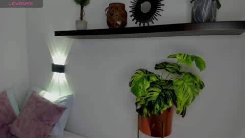 Snapshot of rossie_lanie_ chatting on January 2026 12:29:02 PM rossie_lanie_ online show from January 2026 12:29:02 PM